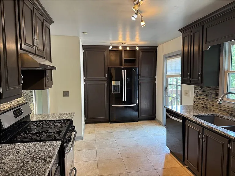 412 Hickory Walk — Photo 4