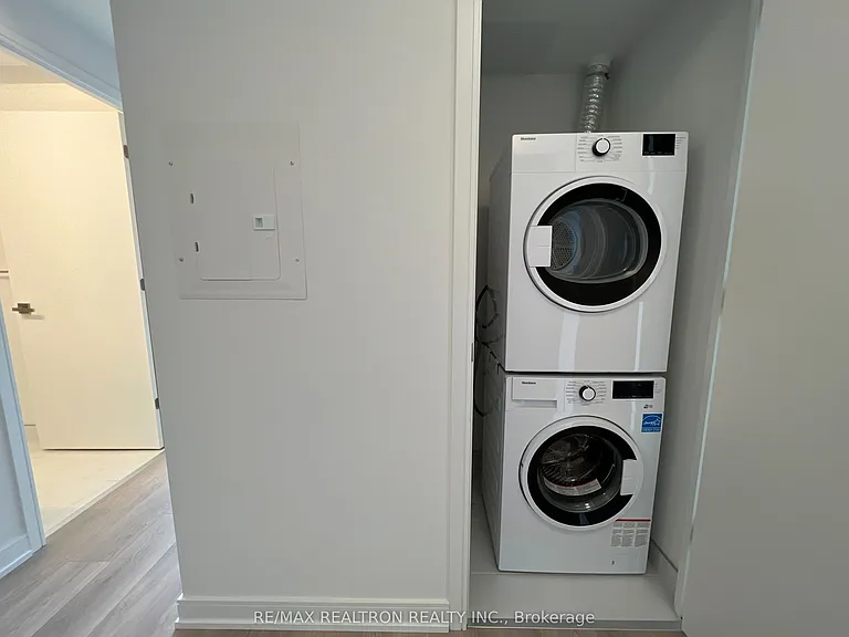 3 Gloucester St #1007 — Photo 8