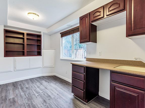 3rd image of 558 E Creekview Dr