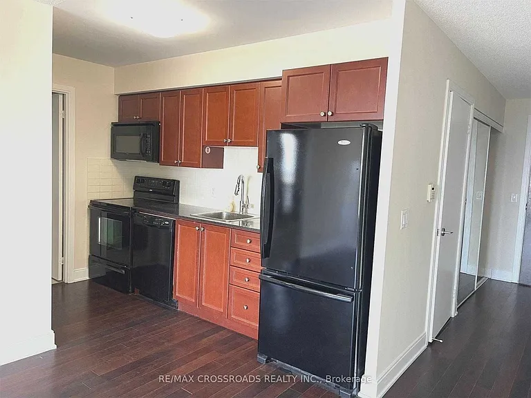 135 Village Green Sq #3326 — Photo 6