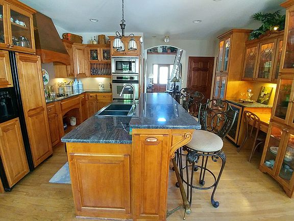 Granite counters/Custom cab.