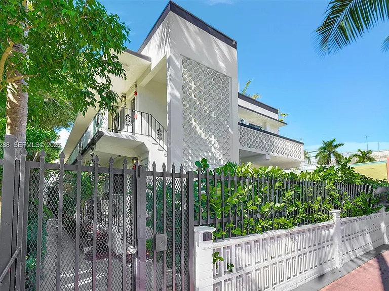 428 Collins Ave #7 — Photo 17