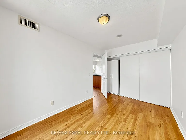 350 Red Maple Rd #508 — Photo 26