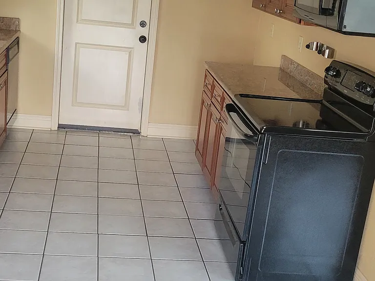 1801 Lafitte St — Photo 4