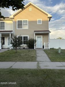 728 Promenade Ct, Grand Forks, ND, 58203