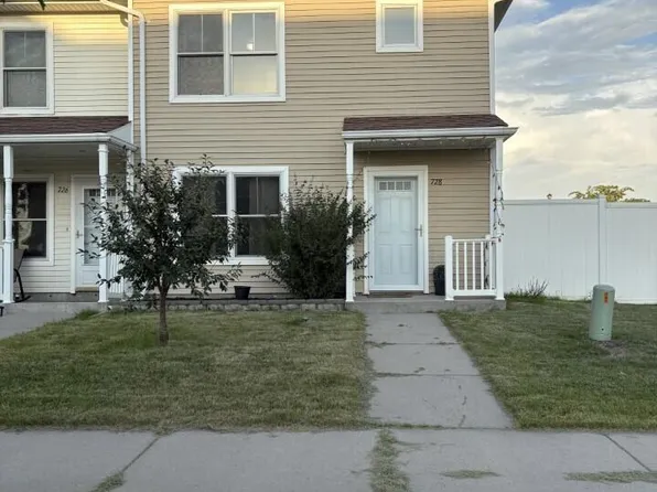 728 Promenade Ct, Grand Forks, ND 58203