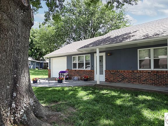 2nd image of 4002 Southlake Cir