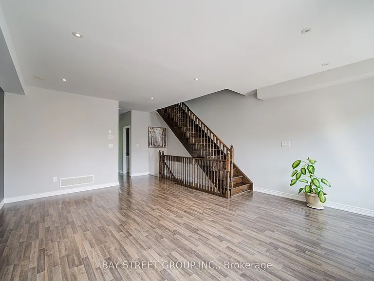 48 Roy Grove Way — Photo 5
