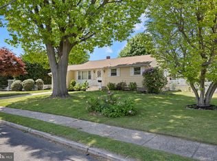 5 Roslyn Rd, Hamilton, NJ 08610