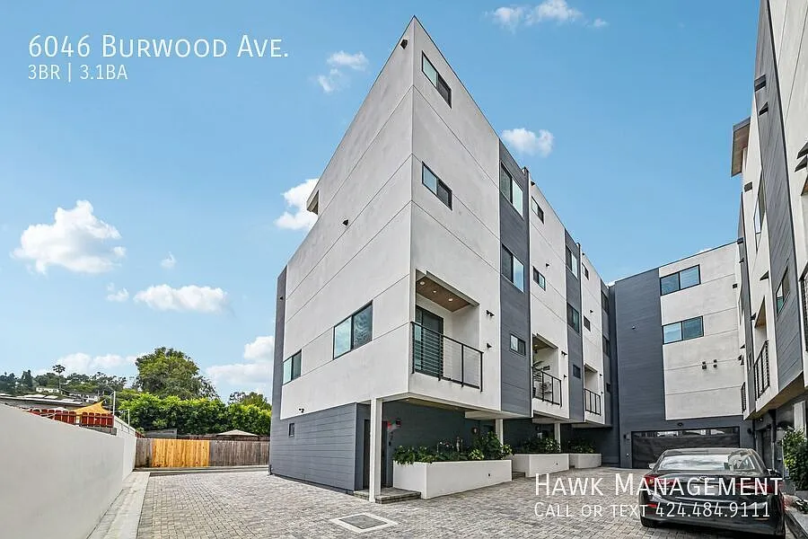 Move In Special: Half off First Month's Rent - Modern Luxury 3BD/4BA Home with Rooftop — Photo 4