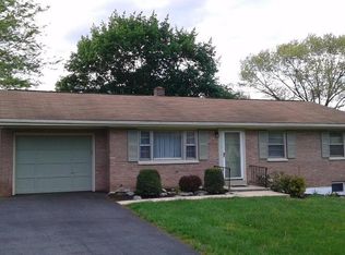 985 Cardinal Rd, Lancaster, PA 17601