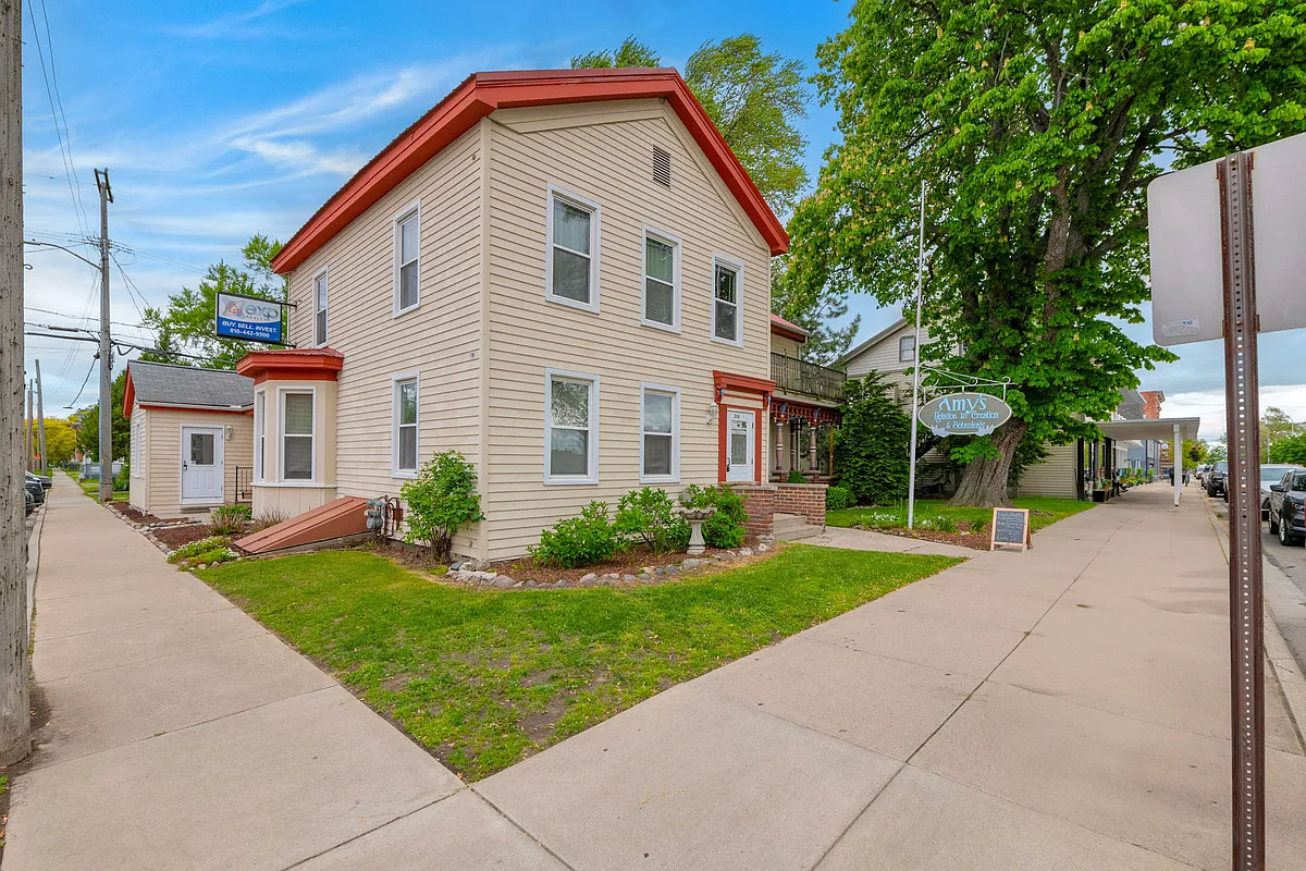 Building Photo - 258 S Water St #2