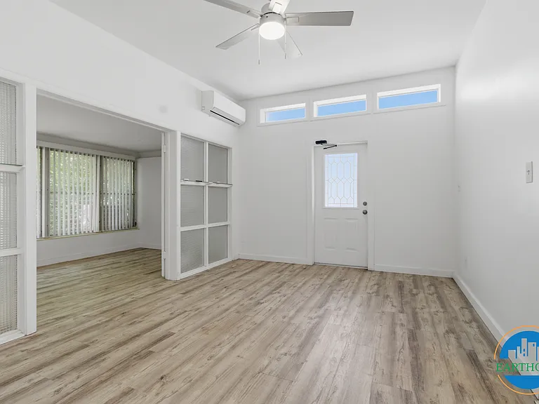 6366 Hampton Dr N — Photo 8