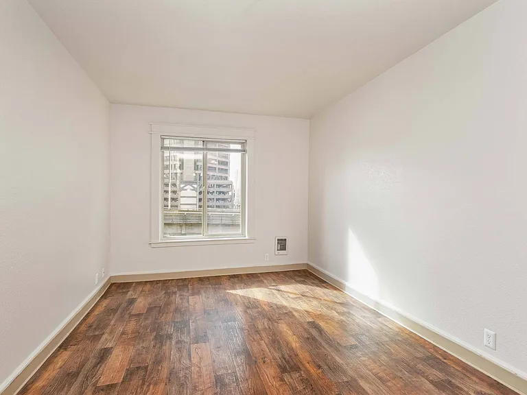 Zindorf Apartments — Photo 9