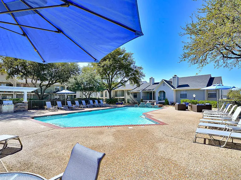 Fieldcrest Apartments — Photo 10