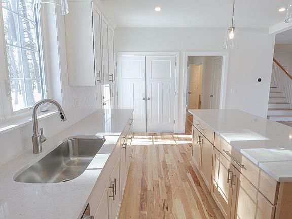 5th image of 28 Summerwind Place #1