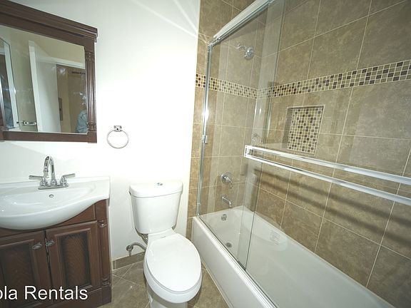4th image of 7416 1/2 S Vermont Ave APT 2