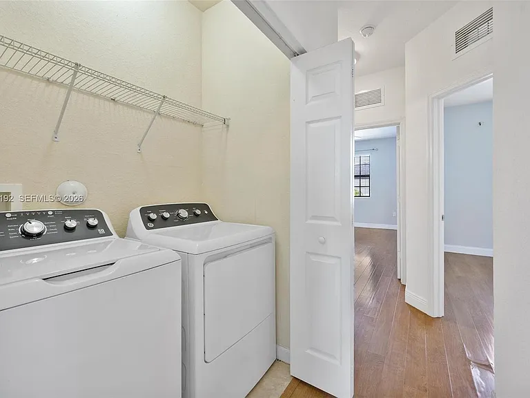 3728 NE 3rd Ct — Photo 23