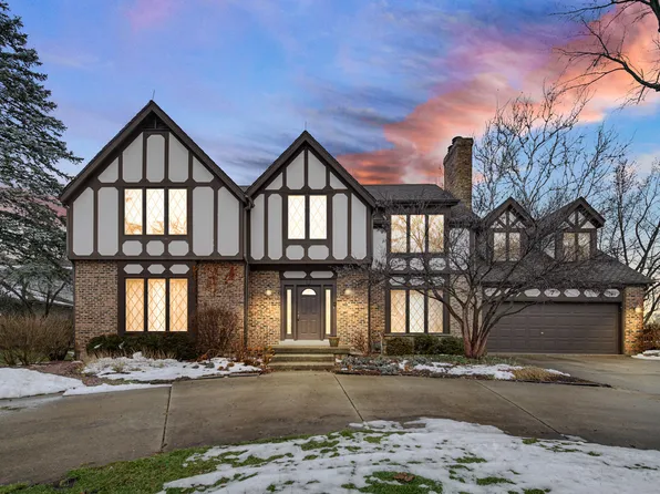 7 Buckingham Dr, Sugar Grove, IL 60554