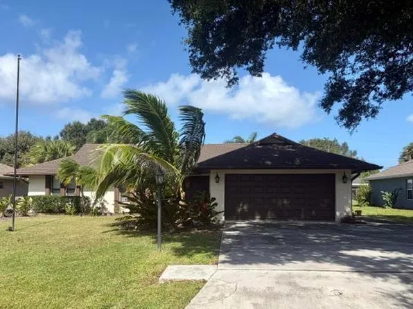 2429 SE BETTY Road, Port St Lucie, FL 34952