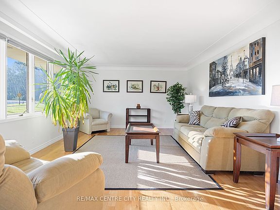 4th image of 324 Carlow Rd