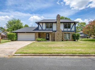 105 Royal Oaks St, Huntsville, TX 77320