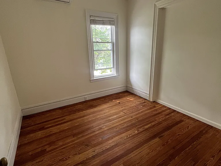 2528 Poplar St #2 — Photo 2
