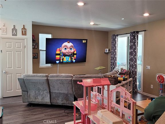 4th image of 13 Edgemont Way