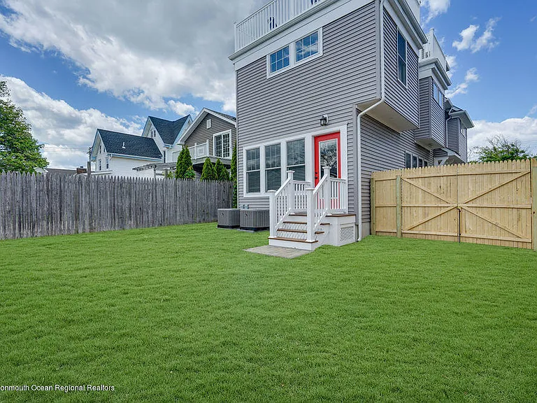 223 16th Ave — Photo 10