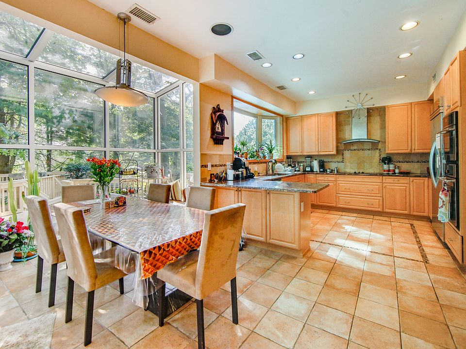 1st image of 30 Windemere Way
