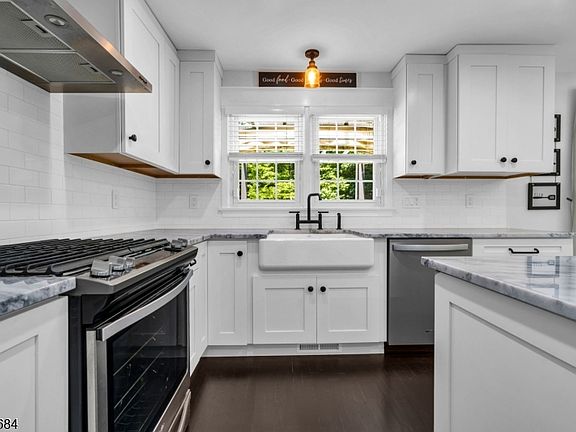4th image of 1117 Cambridge Ln