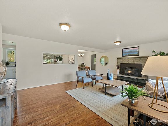 3rd image of 211 170th Street E