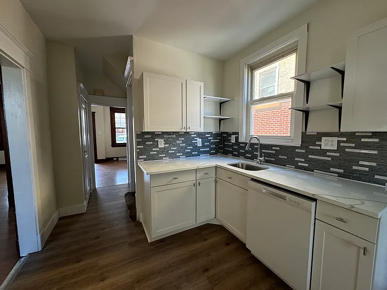 1037 Vance Ave — Photo 4