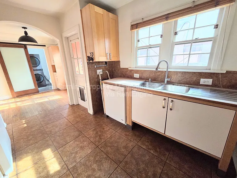 2068 San Francisco Ave — Photo 13