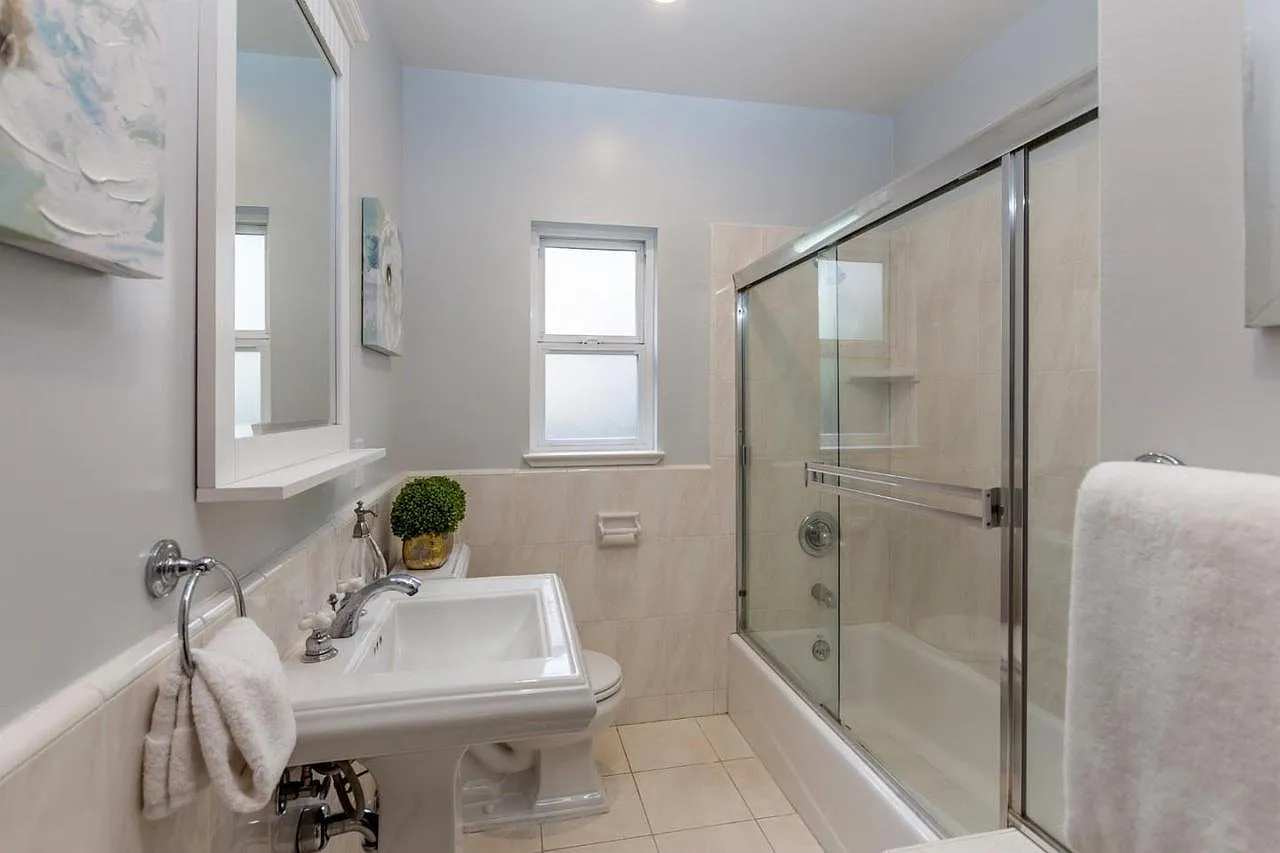 2 bed, 1200 sqft, $2,759 — Photo 1