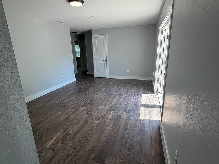 312 Yacht Club Dr NE — Photo 10