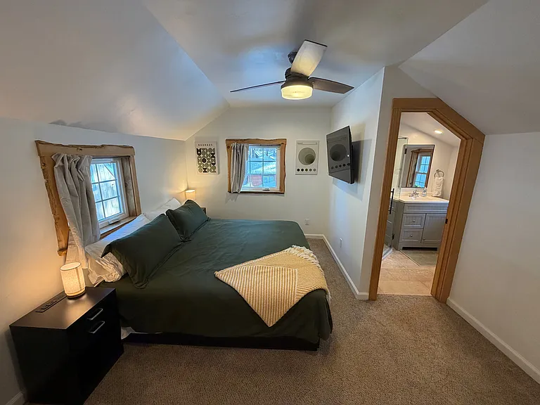 upstairs king bedroom