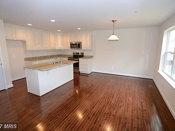 5th image of 306 Furnace Retreat Ln