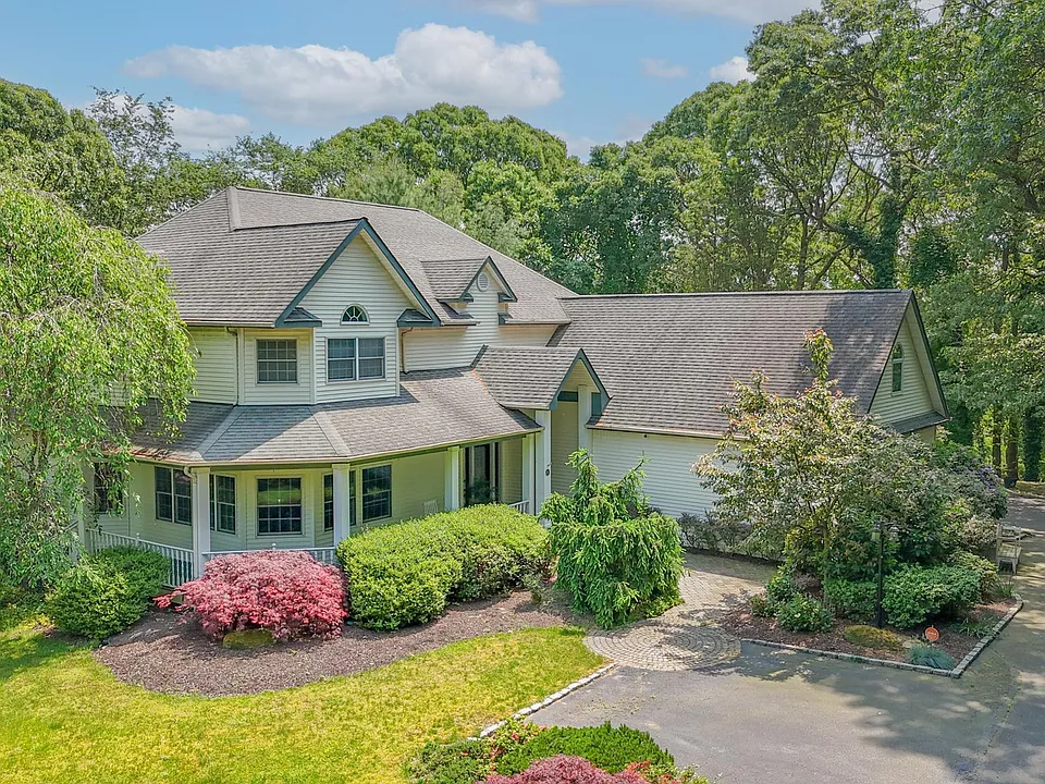 8 Mill River Rd
