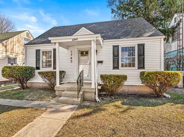 1742 Johnson St, South Bend, IN 46628