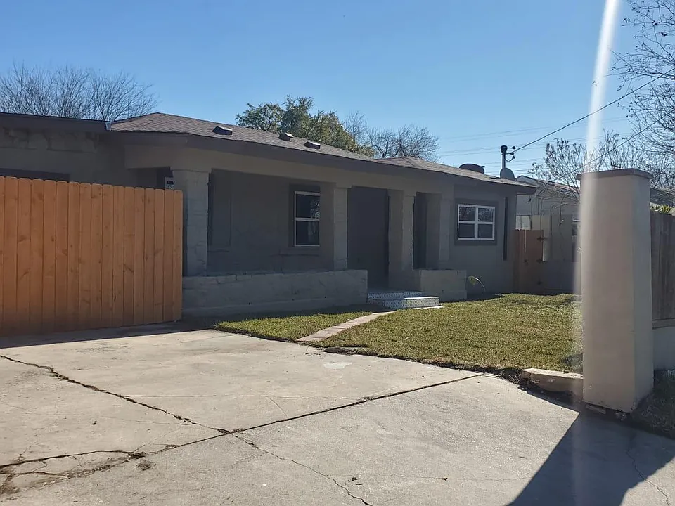 118 Esmeralda Dr #101