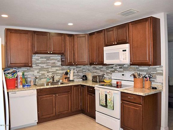 2nd image of 4303 Yorkshire Dr