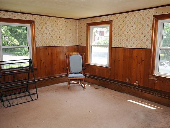 3rd image of 28 Pleasant St
