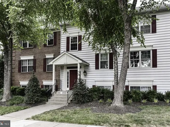 3901 Golf Tee Ct APT 101, Fairfax, VA 22033