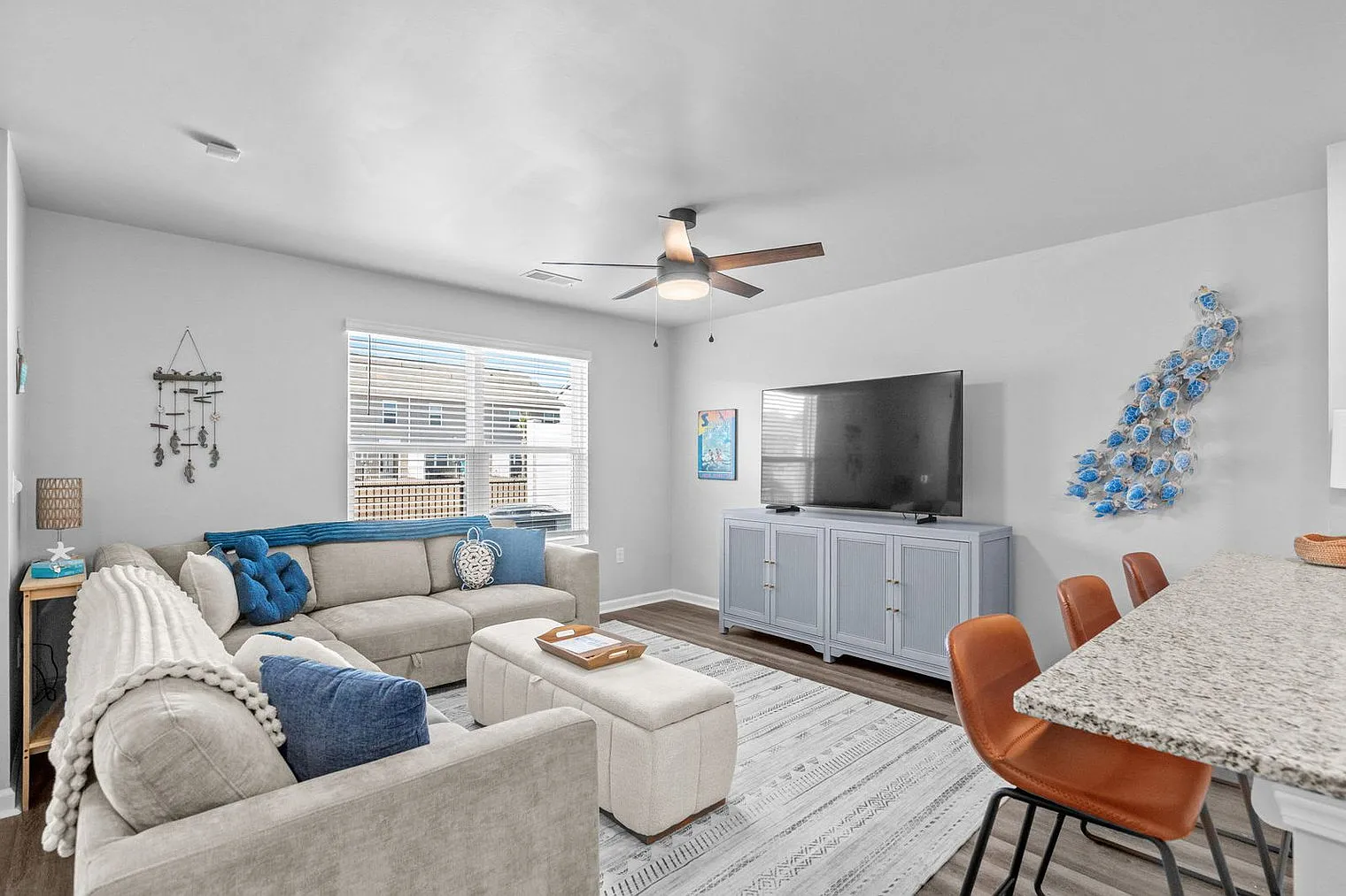 3 bed, 2.0 bath, 1442 sqft, $3,988 — Photo 3