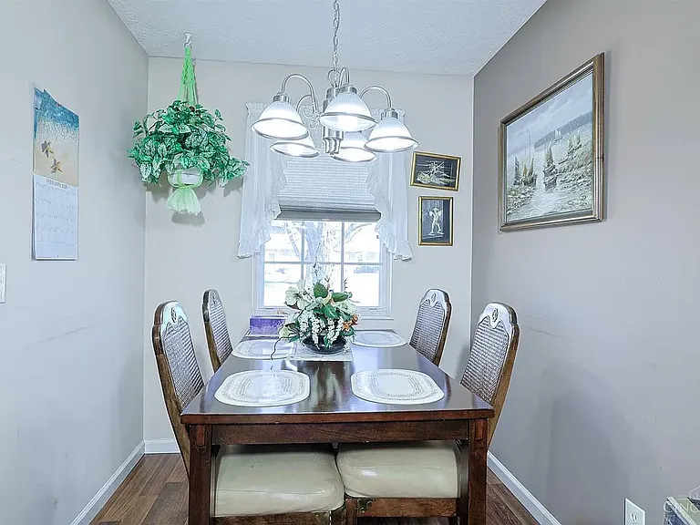 7519 Kingsgate Way — Photo 6