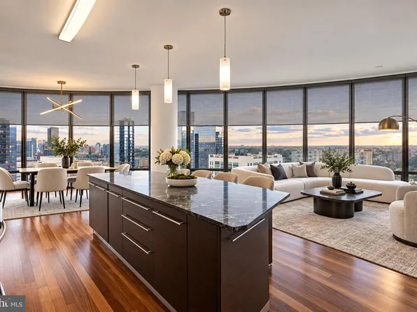 2101 Market St Unit 1702, Philadelphia, PA 19103
