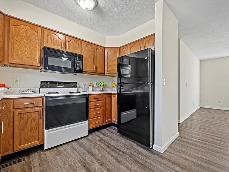 640 Kuhne Hts #C — Photo 4