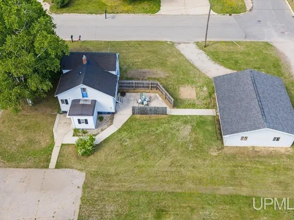 1611 10th Ave N, Escanaba, MI 49829