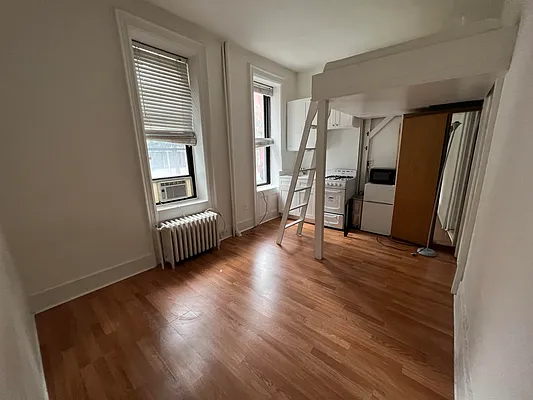 Rented by Triumph Property Group | media 17